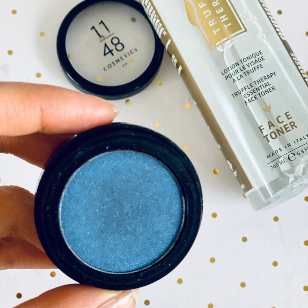 Eyeshadow and face toner